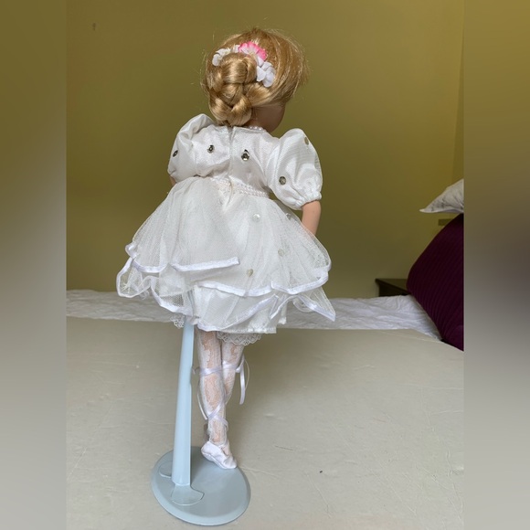 Collectible 16” porcelain doll ballerina blond ballet dancer white tutus point - Picture 5 of 10